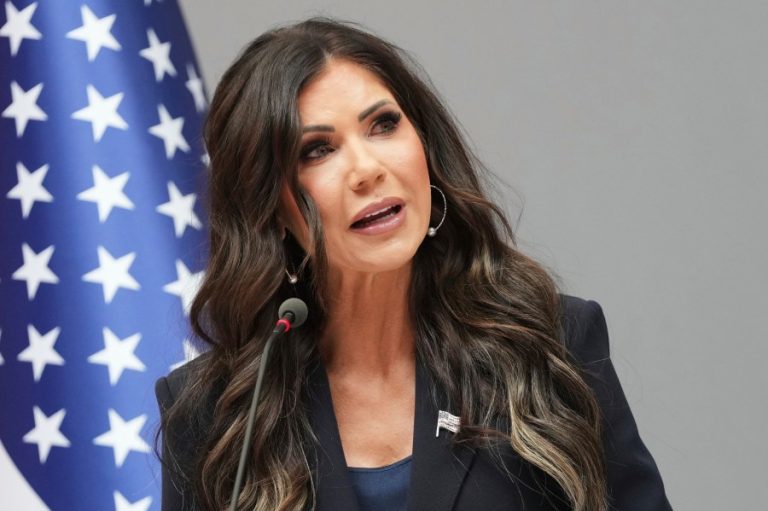 Live: Kristi Noem to hold press conference in Minneapolis