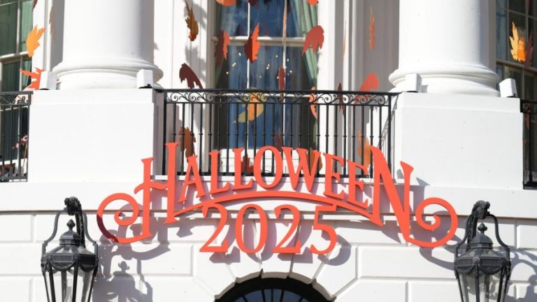 Photos: Trumps host Halloween even at White House