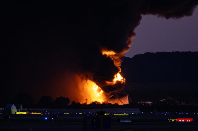 Plane crashes in Kentucky, killing at least 7 and injuring 11