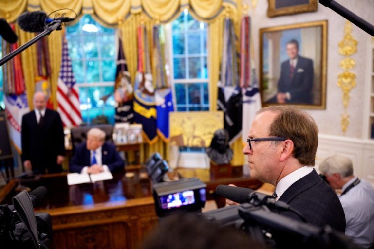 Trump dynamic with reporters: Yell first, then smooth things over