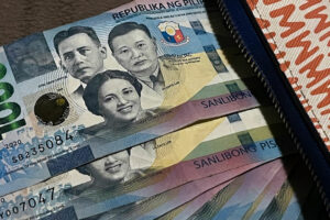 Peso rises vs dollar before inflation, GDP data
