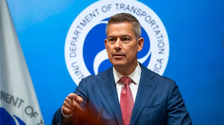 US to cut air traffic 10% by Friday without shutdown deal