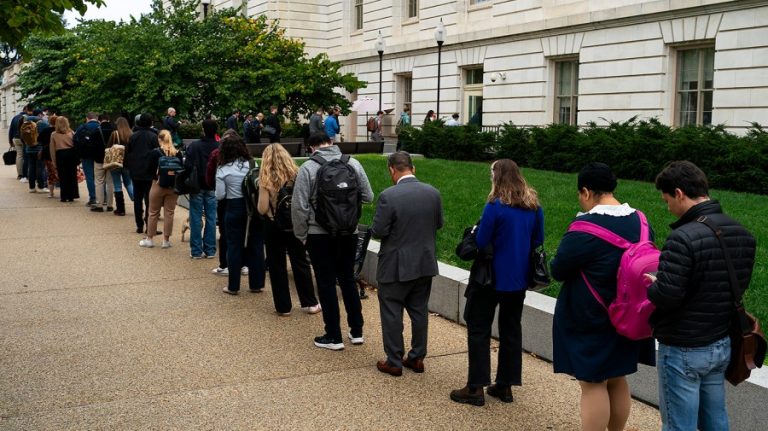 House staffers feel the pinch of a historic shutdown