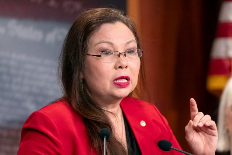 Sen. Duckworth calls for all ATCs to receive $10K shutdown bonus