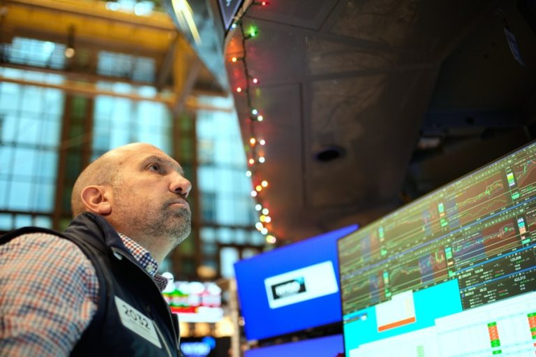 US stocks rise at the start of a holiday-shortened week