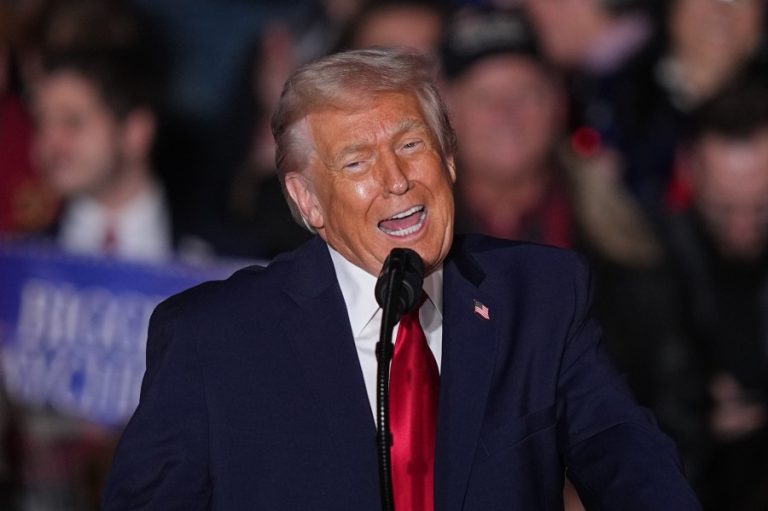 Live: Trump holds White House roundtable