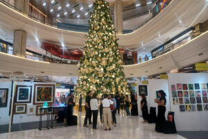 MoCAF festival brings art to the mall for the holidays