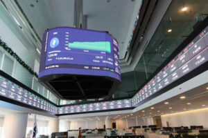 PHL shares retreat, weighed by economic concerns